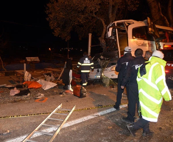 Τραγωδία στην Τουρκία: Έντεκα νεκροί σε δυστύχημα με λεωφορείο (βίντεο)